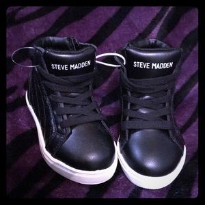 Adorable Steve Madden sneakers